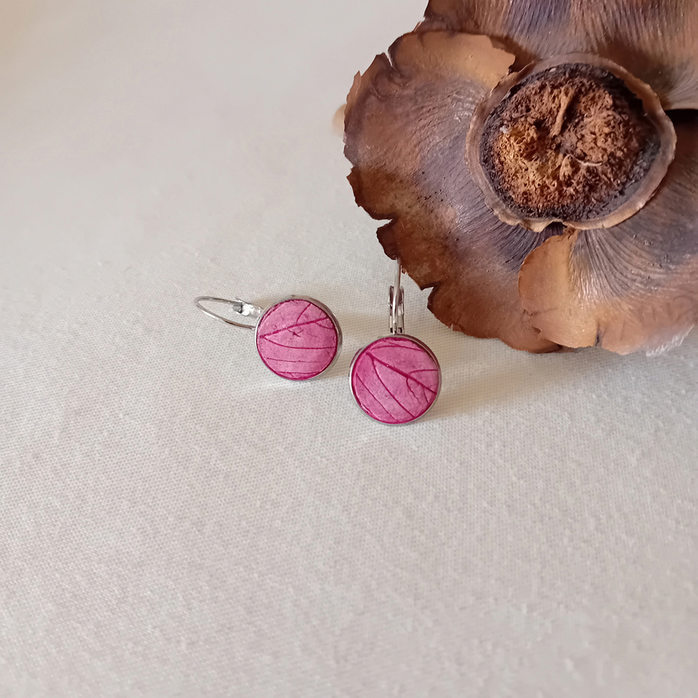 boucles d'oreilles à planter Modibulle contenant des graines d'ancolie des jardins et de couleur rose fuchsia